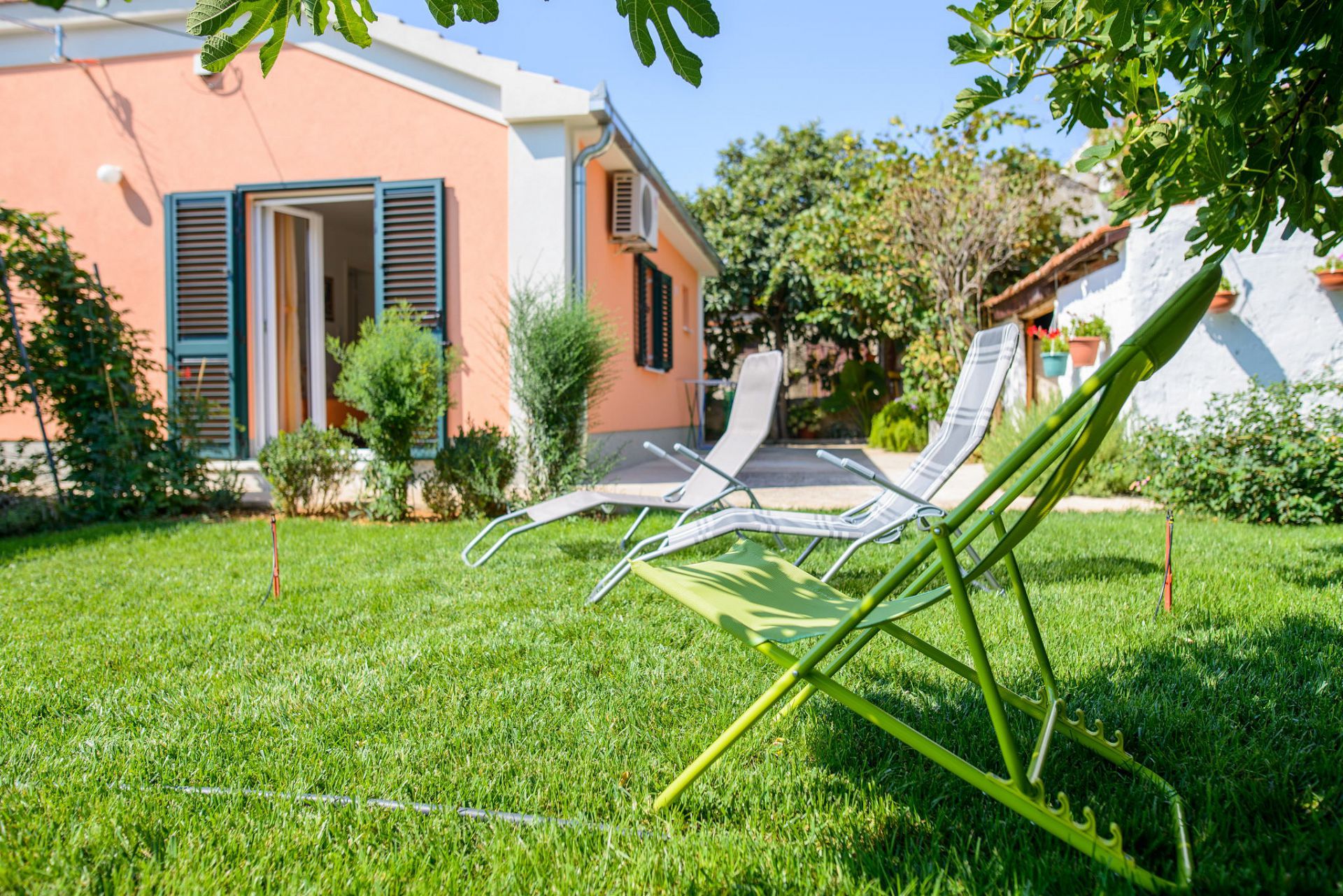 Ferienhaus Mirjana - beautiful garden with barbecue: H(4+1) Trogir - Riviera Trogir  - Kroatien