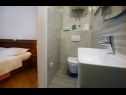 Ferienwohnungen Neda - perfect location & free parking: A1(6), A2(4+1), A3(4+1) Splitska - Insel Brac  - Ferienwohnung - A1(6): Badezimmer mit Toilette