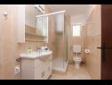 Ferienwohnungen Miro - 3 Bedroom apartment: A1(6) Supetar - Insel Brac  - Ferienwohnung - A1(6): Badezimmer mit Toilette