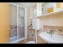Ferienwohnungen und Zimmer Bari - 10 km from airport: A1(2), A2(2), R2(2), R3(2), R4(2) Kupari - Riviera Dubrovnik  - Ferienwohnung - A2(2): Badezimmer mit Toilette
