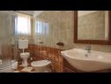 Ferienhaus Kova - private pool: H(8+2) Liznjan - Istrien  - Kroatien - H(8+2): Badezimmer mit Toilette
