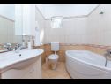 Ferienwohnungen Juri A1(2+2), A2(2+2) Vrbnik - Insel Krk  - Ferienwohnung - A2(2+2): Badezimmer mit Toilette