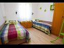Ferienwohnungen Luka A1(4), A2(4) Vrbnik - Insel Krk  - Ferienwohnung - A1(4): Schlafzimmer