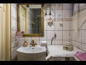 Ferienhaus Ingrid - retro deluxe: H(5+2) Rijeka - Kvarner  - Kroatien - H(5+2): Badezimmer mit Toilette