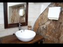 Ferienhaus Kris - quiet and romantic: H(8+2) Brela - Riviera Makarska  - Kroatien - H(8+2): Badezimmer mit Toilette