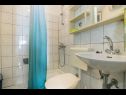 Ferienwohnungen Mira - economy: A1(2+2), SA2(2), SA3(2) Igrane - Riviera Makarska  - Studio-Ferienwohnung - SA3(2): Badezimmer mit Toilette