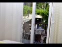 Ferienwohnungen und Zimmer Ljuba - 130 meter from sea SA1(2), SA2(2+1), SA6(2+1), A4(2+1), R3(2+1), R7(2+1) Makarska - Riviera Makarska  - Ferienwohnung - A4(2+1): Aussicht vom Fenster