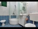 Ferienwohnungen Smi - 250 m from sea: A1 juzni(2+1), A2 sjeverni(2+1), A3(4) Makarska - Riviera Makarska  - Ferienwohnung - A3(4): Badezimmer mit Toilette