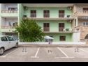 Ferienwohnungen und Zimmer Tattoo - modern & free parking: A1(2+1), A4(2+1), A6(2+1), SA2(3), SA3(3), SA5(3), R(3) Makarska - Riviera Makarska  - Parkplatz