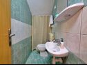 Ferienwohnungen Ivo - with pool: A1(6+1) Tucepi - Riviera Makarska  - Ferienwohnung - A1(6+1): Badezimmer mit Toilette