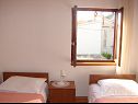 Ferienwohnungen Dragan - Economy Apartments: A1 Veci (4+1), A2 Manji (4+1) Jezera - Insel Murter  - Ferienwohnung - A2 Manji (4+1): Schlafzimmer