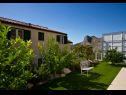 Ferienhaus Miho - with pool : H(12+4) Omis - Riviera Omis  - Kroatien - Garten