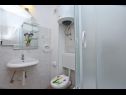Ferienwohnungen Rene - seaview & parking space: A1(2+2), A2(2+2), A3(6+2) Omis - Riviera Omis  - Ferienwohnung - A2(2+2): Badezimmer mit Toilette