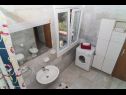 Ferienhaus Villa More - 10m from sea: H(10) Rogoznica - Riviera Sibenik  - Kroatien - H(10): Badezimmer mit Toilette