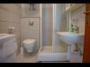 Ferienwohnungen Daira - great location A1(2), A2(2), A3(4) Stomorska - Insel Solta  - Ferienwohnung - A2(2): Badezimmer mit Toilette
