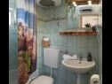 Ferienwohnungen Jurica - 100 m from sea: A1(4+2), SA2(2), A3(2+2) Kastel Novi - Riviera Split  - Studio-Ferienwohnung - SA2(2): Badezimmer mit Toilette
