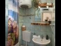 Ferienwohnungen Jurica - 100 m from sea: A1(4+2), SA2(2), A3(2+2) Kastel Novi - Riviera Split  - Studio-Ferienwohnung - SA2(2): Badezimmer mit Toilette