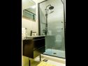Ferienwohnungen Tom - with hot tub: A1(6) Split - Riviera Split  - Ferienwohnung - A1(6): Badezimmer mit Toilette