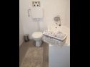 Ferienwohnungen Anka- comfortable and affordable A2(3+2), A1(6) Marina - Riviera Trogir  - Ferienwohnung - A1(6): Badezimmer mit Toilette