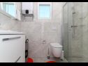 Ferienwohnungen Iva - great view: A1(4) Seget Donji - Riviera Trogir  - Ferienwohnung - A1(4): Badezimmer mit Toilette