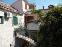 Ferienwohnungen und Zimmer Jare - in old town R1 zelena(2), A2 gornji (2+2) Trogir - Riviera Trogir  - Haus