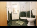 Ferienwohnungen Davorka - 50m from the sea A1(2+2), A2(2+2) Trogir - Riviera Trogir  - Ferienwohnung - A1(2+2): Badezimmer mit Toilette