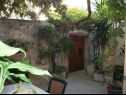 Ferienwohnungen und Zimmer Jare - in old town R1 zelena(2), A2 gornji (2+2) Trogir - Riviera Trogir  - Gartenterasse