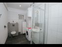 Ferienwohnungen Florio - garden & free parking: A1(5) Trogir - Riviera Trogir  - Ferienwohnung - A1(5): Badezimmer mit Toilette