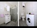 Ferienhaus Pazanin - 20m from the beach: H(4+1) Vinisce - Riviera Trogir  - Kroatien - H(4+1): Badezimmer mit Toilette