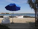 Ferienwohnungen Teo - 8m from the sea & parking: A1 žuti(4), A2 bijeli(4), A3 novi(4) Privlaka - Riviera Zadar  - Strand