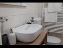 Ferienwohnungen Inga A1(4+1) Zadar - Riviera Zadar  - Ferienwohnung - A1(4+1): Badezimmer mit Toilette