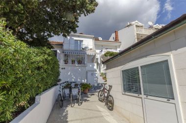 Ferienwohnungen und Zimmer Mini - parking: SA1(2), R1(2) s balkonom Bol - Insel Brac 