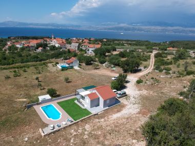 Ferienhaus Nane Garden - house with pool : H(4+1) Mirca - Insel Brac  - Kroatien