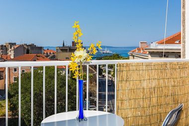 Ferienwohnungen Helena - with terrace : A1(2+2) Split - Riviera Split 