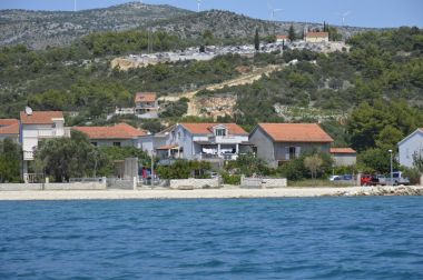 Ferienwohnungen Anka - 50m from pebble beach: A1(4+1) Poljica (Marina) - Riviera Trogir 
