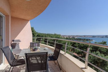Ferienwohnungen Pery - 2 bedroom sea view apartment: A1(4+1) Trogir - Riviera Trogir 