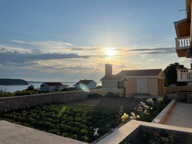 Ferienwohnungen Adriatic - with beautiful garden: A1(2), A2(2), A3(2+2) Rtina - Riviera Zadar 